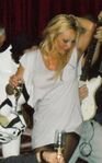 pam-anderson-buenos-aires3.jpg